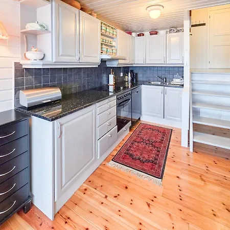 4 Bedroom Awesome In Vakantiehuis