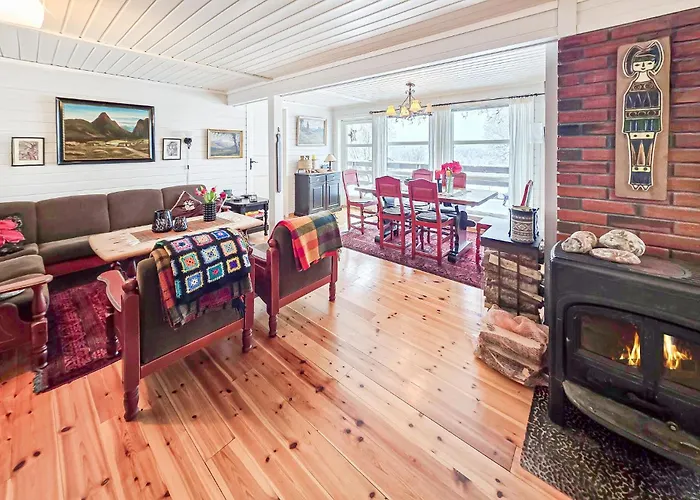 Vakantiehuis 4 Bedroom Awesome In