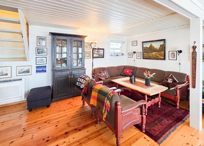 4 Bedroom Awesome In Vakantiehuis *