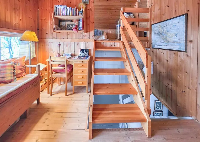 4 Bedroom Awesome In Vakantiehuis *