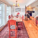 4 Bedroom Awesome In